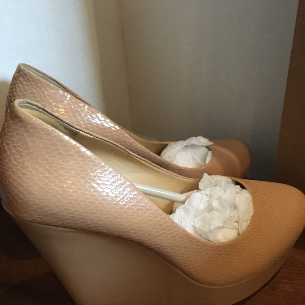Gianni Bini  platform shoes nude